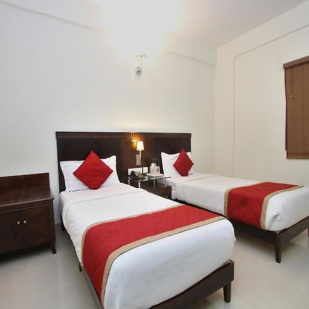 Oyo 435 Hotel Amshi International Bangalore Bagian luar foto