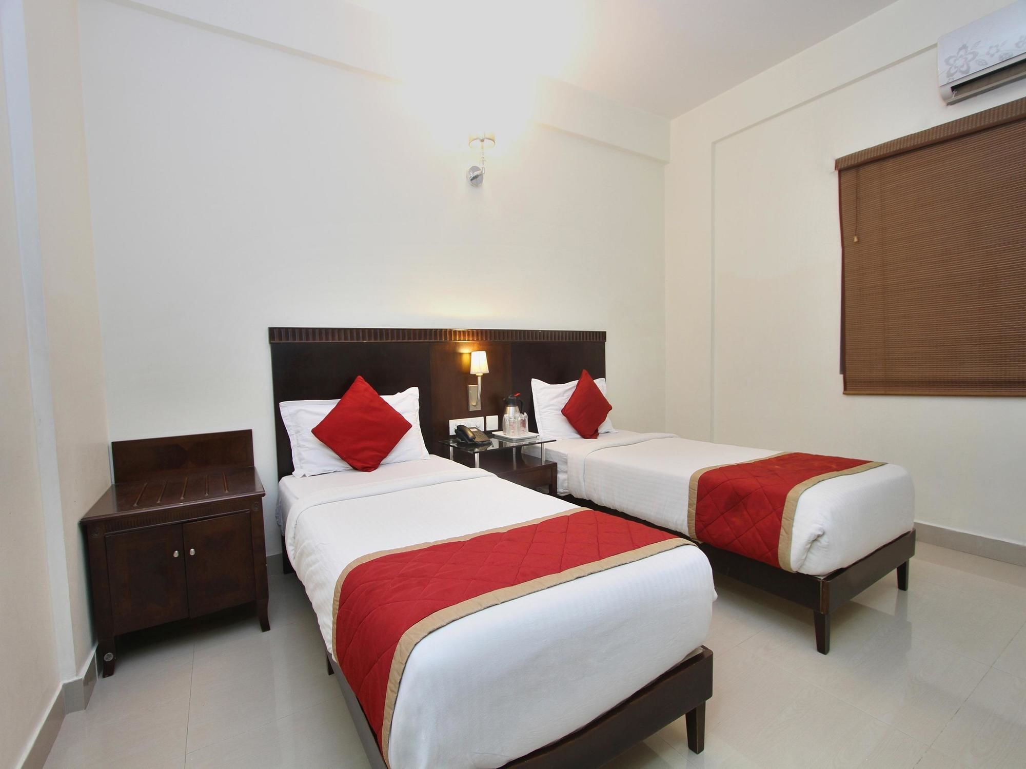Oyo 435 Hotel Amshi International Bangalore Bagian luar foto