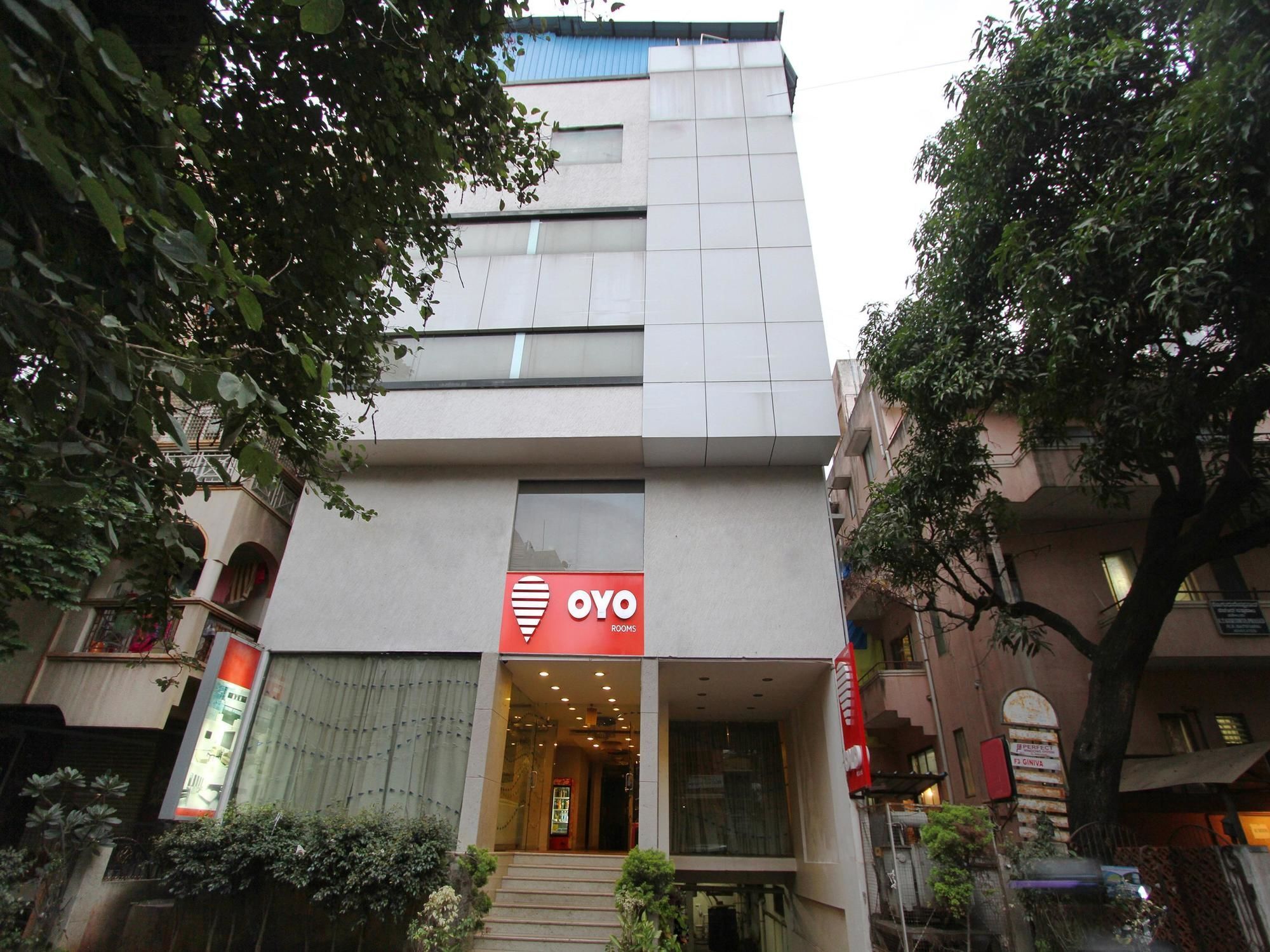 Oyo 435 Hotel Amshi International Bangalore Bagian luar foto