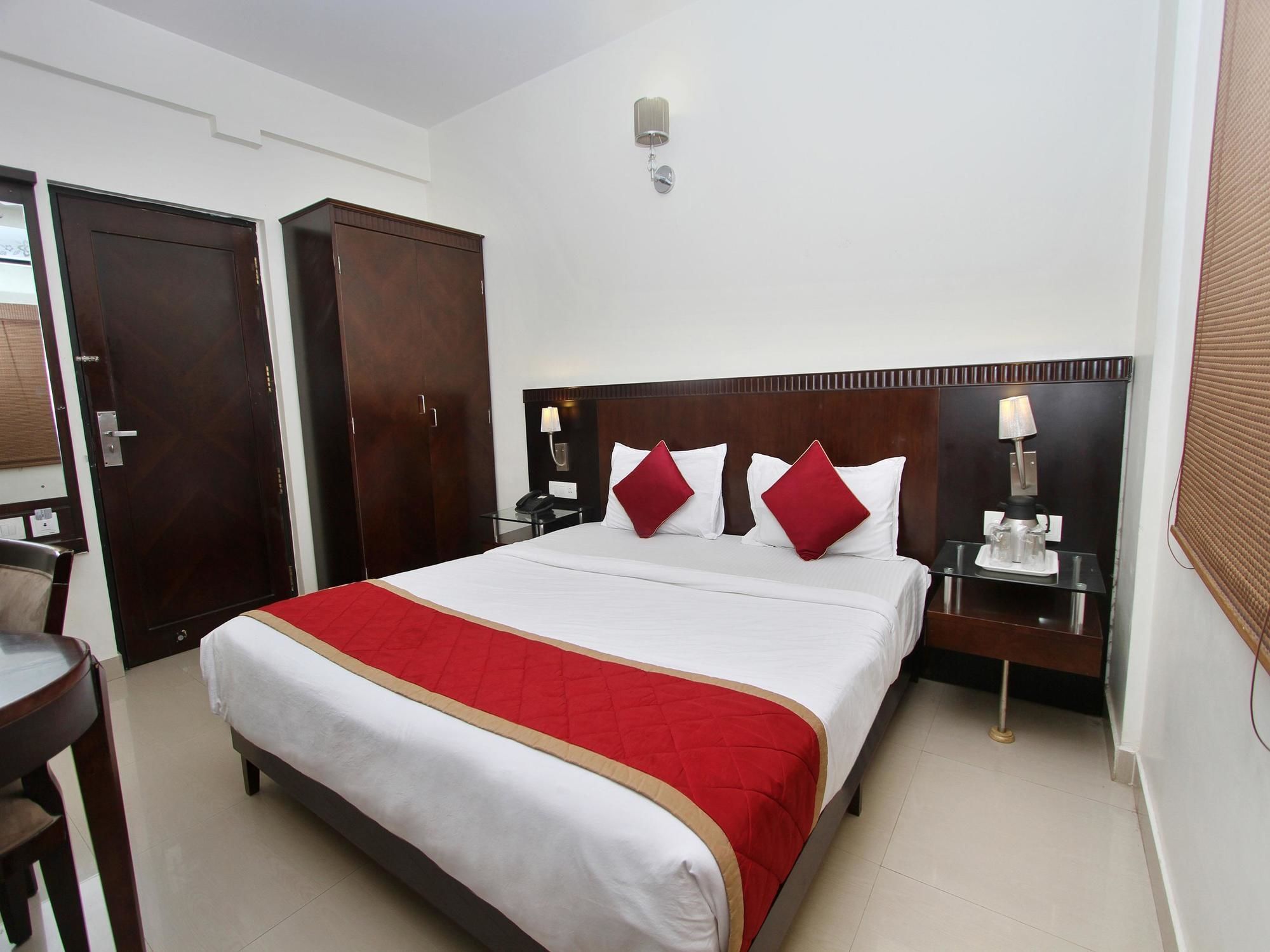 Oyo 435 Hotel Amshi International Bangalore Bagian luar foto