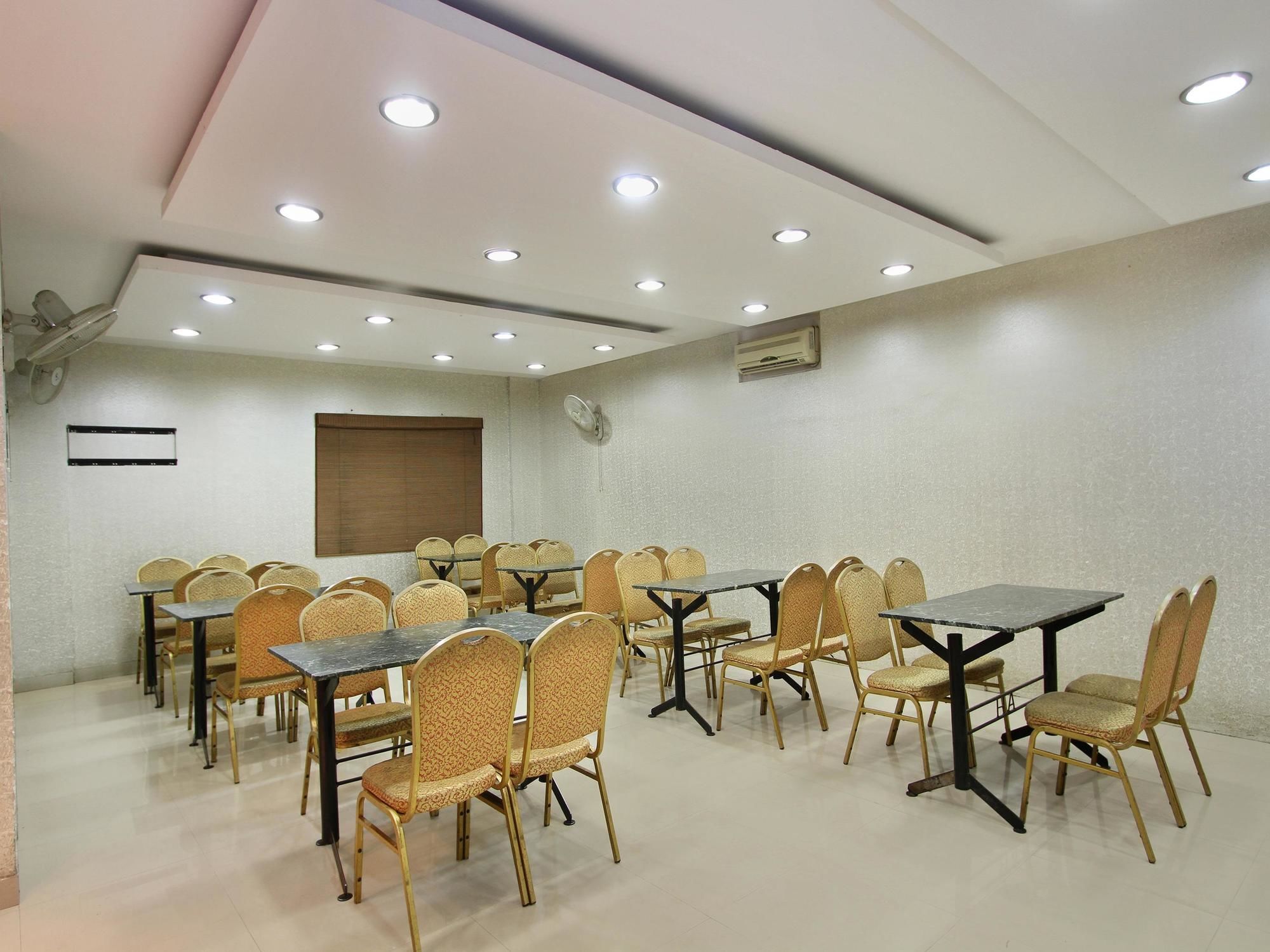 Oyo 435 Hotel Amshi International Bangalore Bagian luar foto