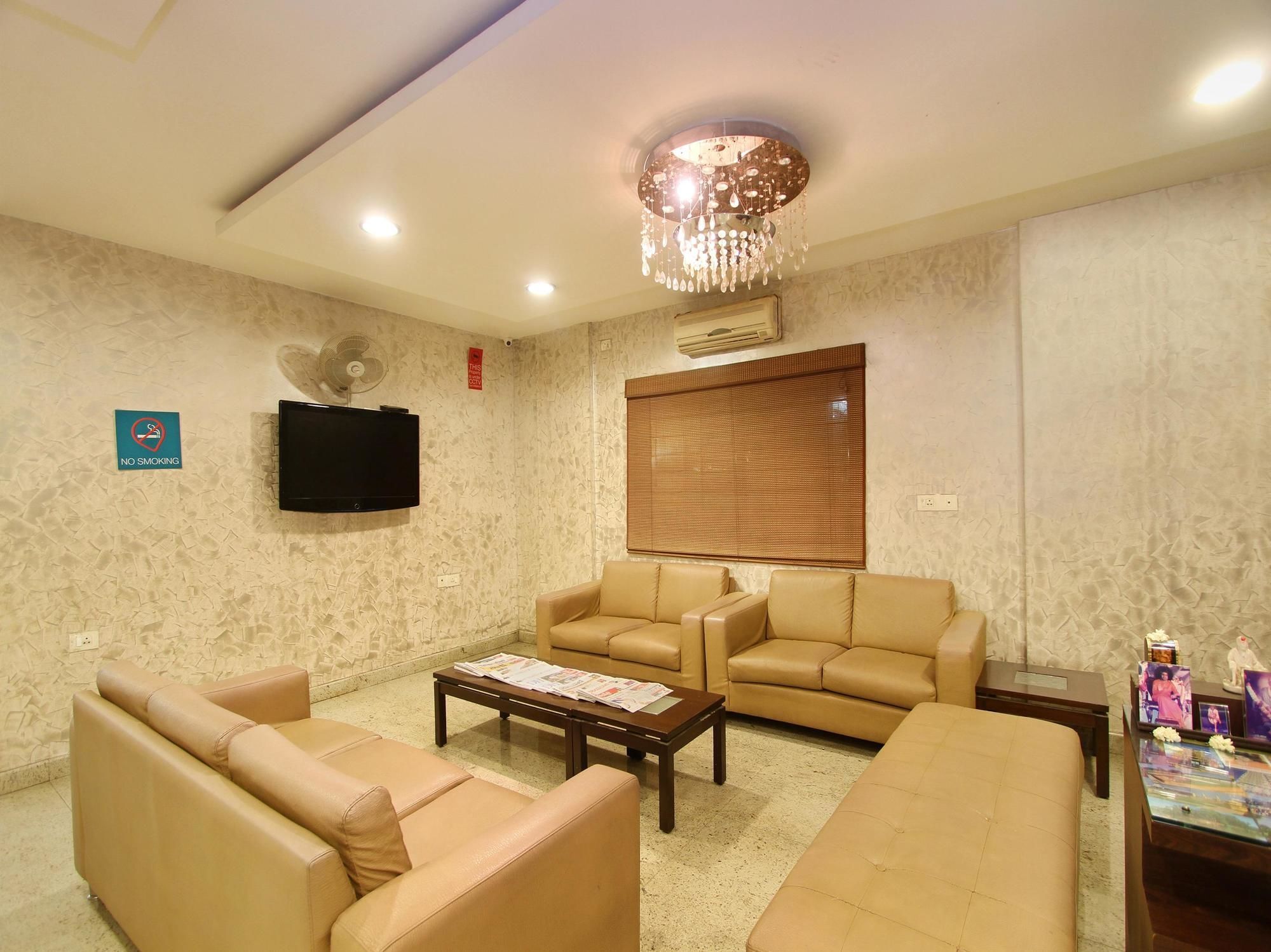 Oyo 435 Hotel Amshi International Bangalore Bagian luar foto