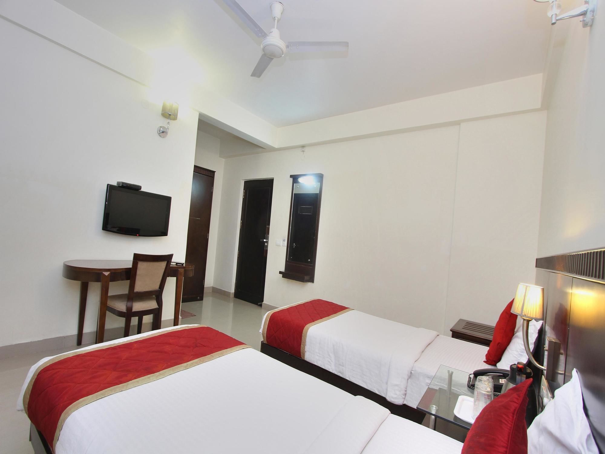Oyo 435 Hotel Amshi International Bangalore Bagian luar foto