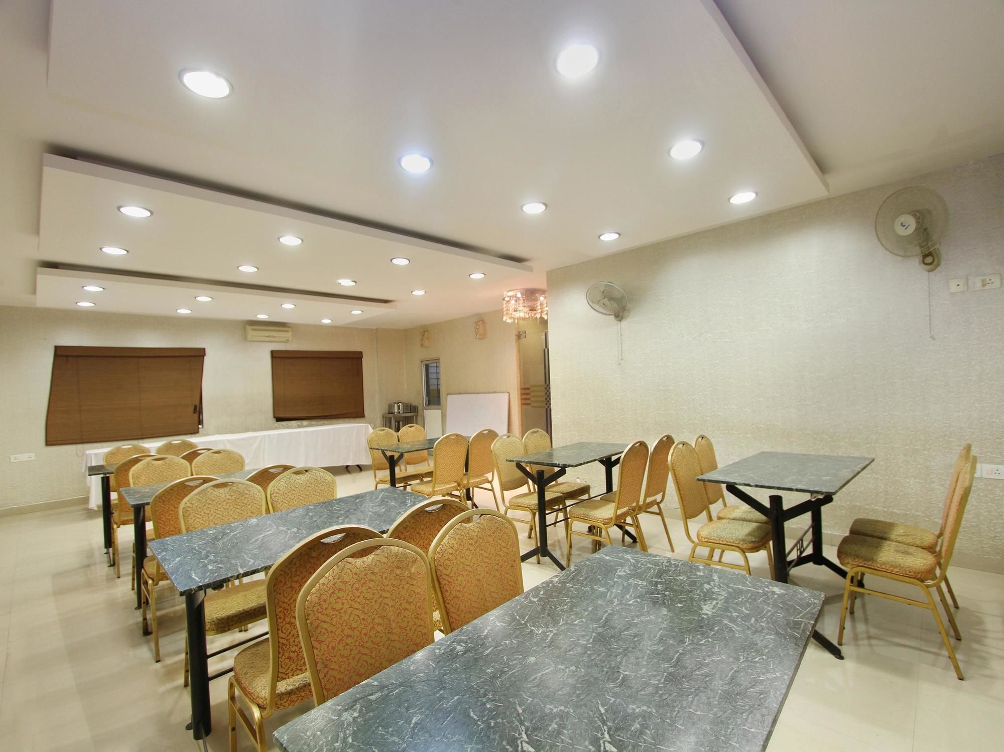 Oyo 435 Hotel Amshi International Bangalore Bagian luar foto
