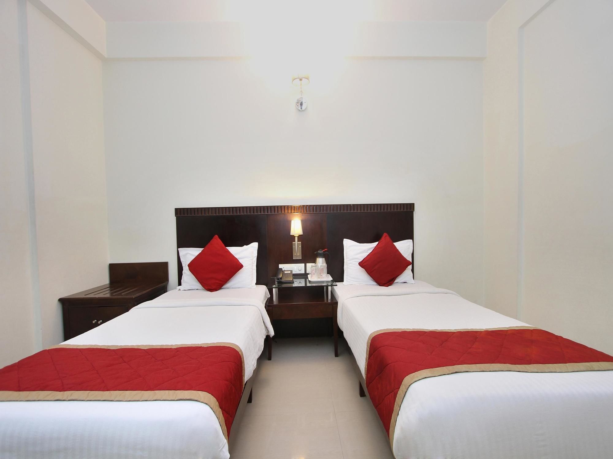 Oyo 435 Hotel Amshi International Bangalore Bagian luar foto