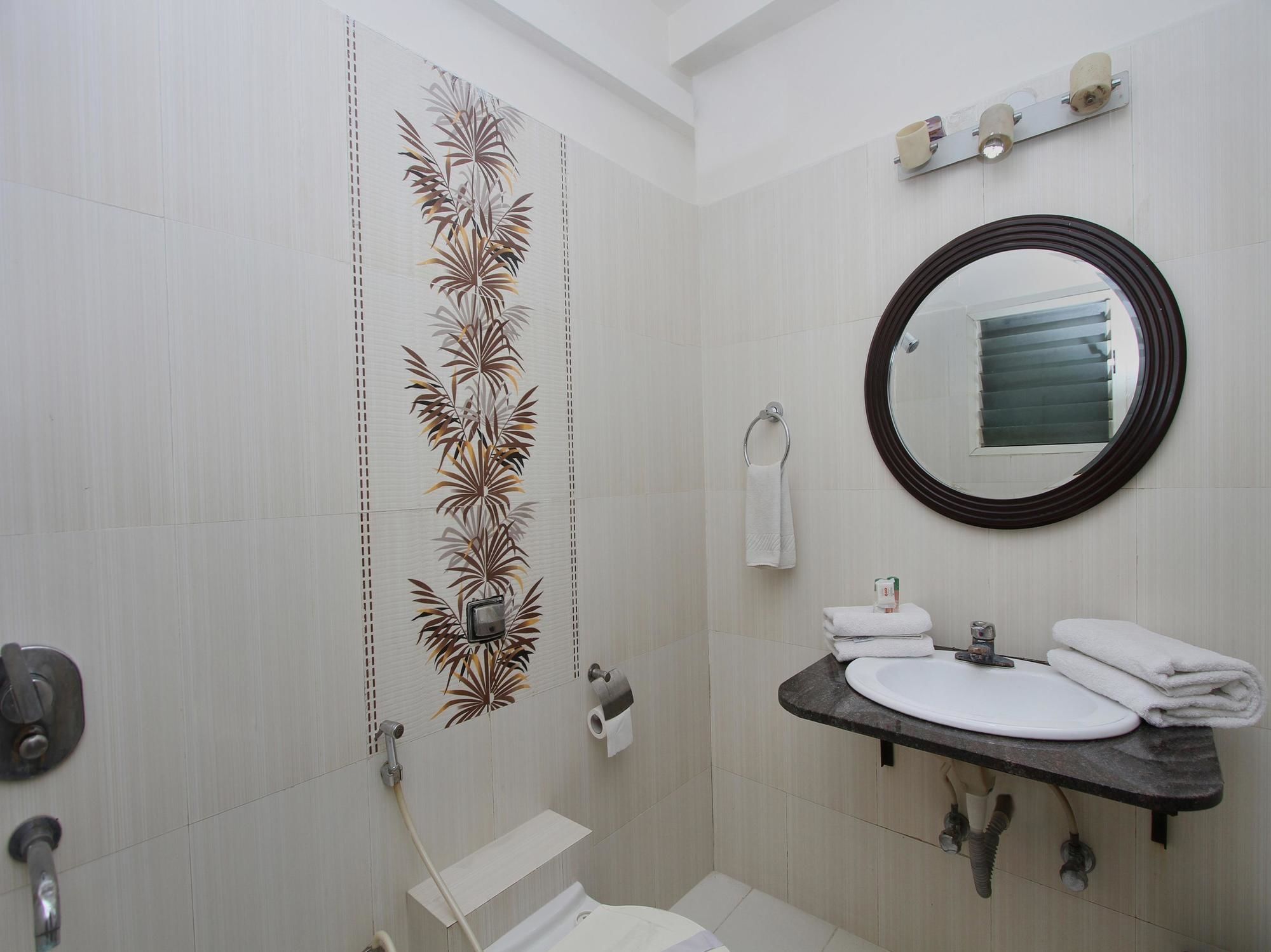 Oyo 435 Hotel Amshi International Bangalore Bagian luar foto